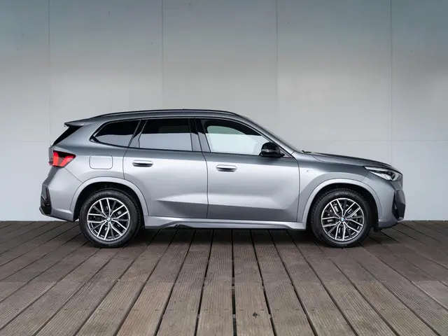 BMW X1 xDrive23i 2023 Benzine 4