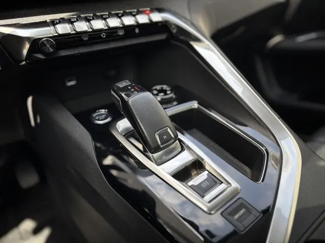 Peugeot 3008 1.2 PureTech Première 2017 Benzine 18
