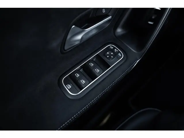 Mercedes-Benz CLA 250 e AMG 2020 Hybride Benzine 42