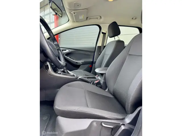 Ford Focus Wagon 1.0 Lease Edition 2017 Benzine 10