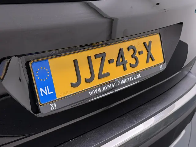 Peugeot 3008 1.6 HYbrid4 300 GT 2022 Hybride Benzine 10