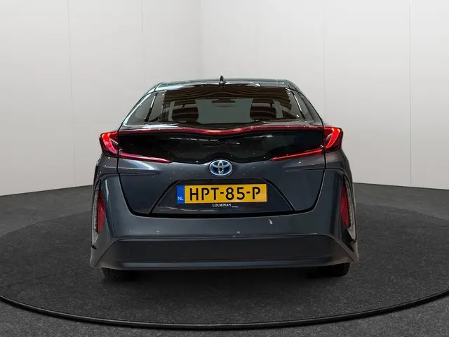 Toyota Prius 1.8 Plug-in Executive 2019 Hybride Benzine 16