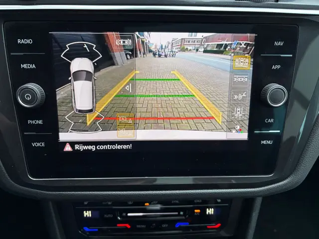 Volkswagen Tiguan 1.5 TSI R-Line Pano 2022 Benzine 33