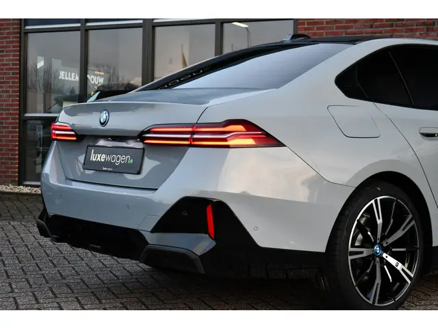 BMW 5 Serie 530e M-Sport 2024 Hybride Benzine 22