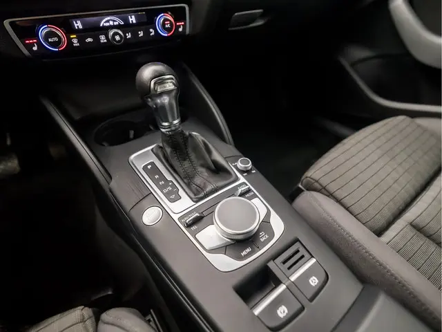 Audi A3 Sportback 1.4 e-tron Sport 2017 Hybride Benzine 12