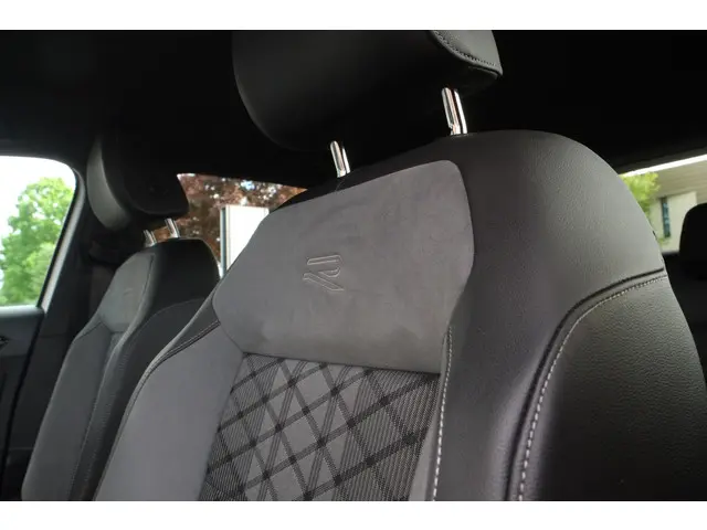 Volkswagen T-Roc 1.0 TSI R-Line 2023 Benzine 10