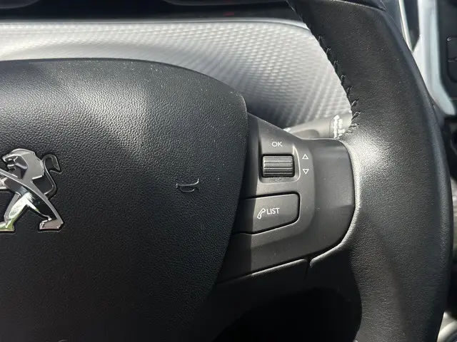 Peugeot 2008 1.2 110pk Blue Lion 2017 Benzine 28