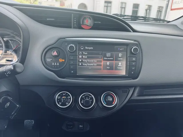 Toyota Yaris 1.0 VVT-i Aspiration 2016 Benzine 18