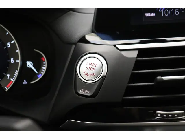 BMW X3 xDrive20i High Executive 2021 Benzine 35