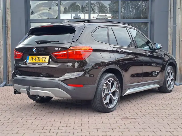 BMW X1 sDrive18i High Executive 2017 Benzine 4