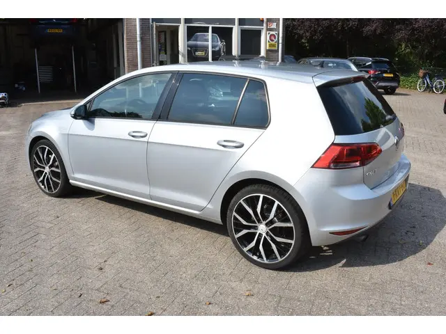 Volkswagen Golf 1.2 TSI Highline 2013 Benzine 33