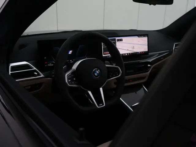 BMW 3 Serie Touring 330e 2025 Hybride Benzine 50