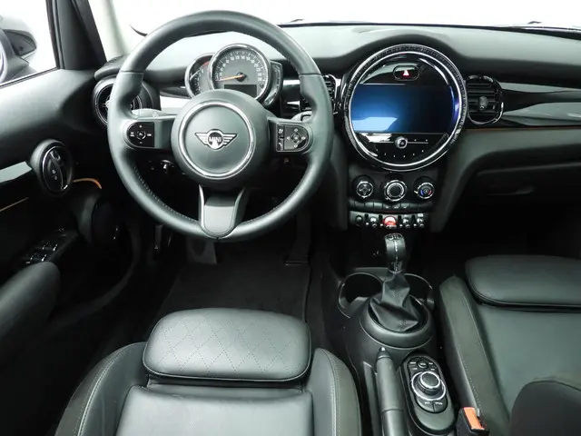 MINI 5-Deurs Cooper 2022 Benzine 10