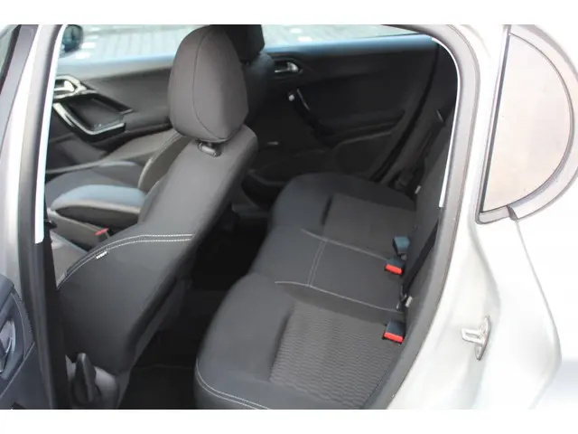 Peugeot 208 1.2 PureT. Blue Lion 2016 Benzine 16