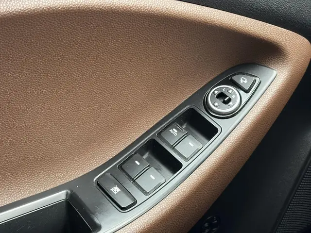 Hyundai i20 1.2 HP i-Motion Comfort 2015 Benzine 22