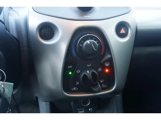 Peugeot 108 1.0 e-VTi Active * Airco * 5Drs * 2016 Benzine 13