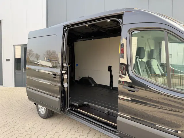 Ford Transit 350 2.0 TDCI L3H2 Limited RWD 2024 Diesel 5