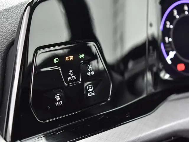 Volkswagen Golf 1.0 TSI 110pk Life 2023 Benzine 12