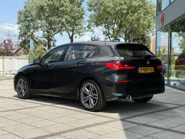 BMW 1 Serie 118i Executive Ed. Sport 2022 Benzine 4