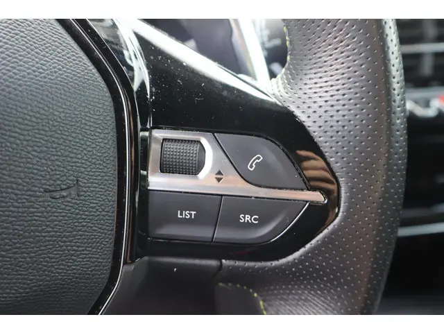 Peugeot 2008 1.2 PureTech GT 2021 Benzine 28