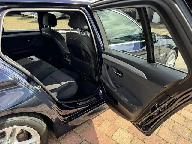 BMW 5 Serie Touring 520i M Sport Edition 2015 Benzine 31