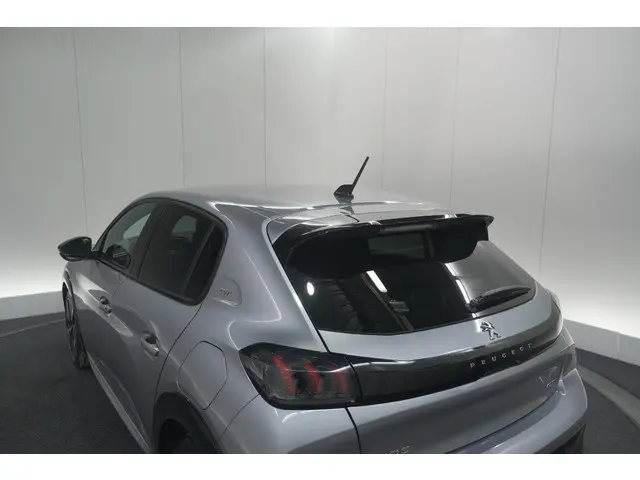 Peugeot 208 PureTech 131 EAT8 GT 2023 Benzine 23