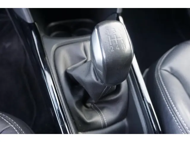 Peugeot 2008 1.2 PureTech Allure 2015 Benzine 15