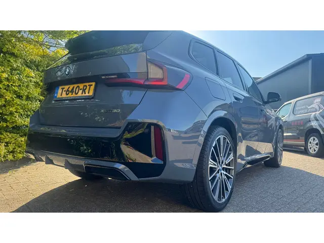 BMW iX1 XDrive30 Launch Edition 67 kWh 2022 Elektrisch 8