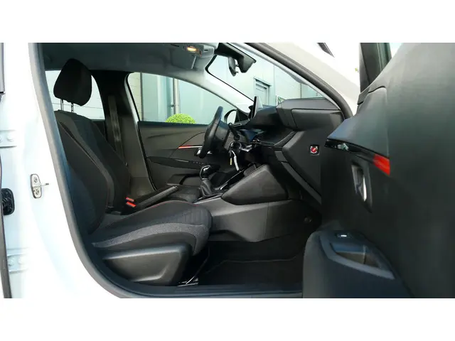 Peugeot 208 1.2 PureTech Blue Lease Active 2022 Benzine 28