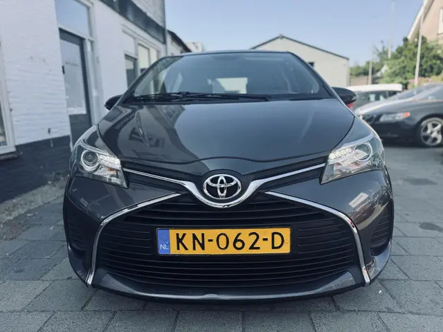 Toyota Yaris 1.0 VVT-i Aspiration 2016 Benzine 2