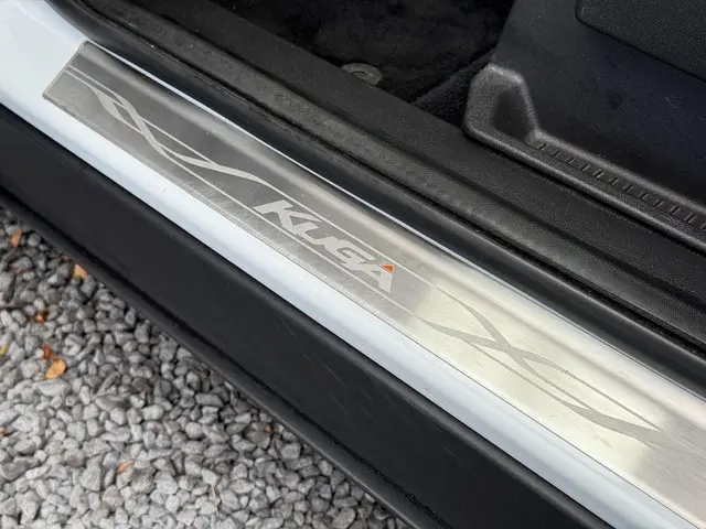 Ford Kuga 1.6 Titanium 2013 Benzine 38