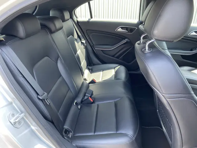 Mercedes-Benz A-Klasse 180 2012 Benzine 18