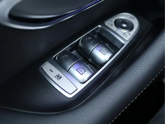 Mercedes-Benz E-Klasse 200 Luxury 2022 Hybride Benzine 37