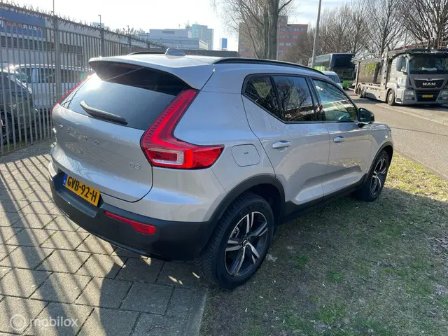 Volvo XC40 automaat Plus dark 2024 Benzine 4