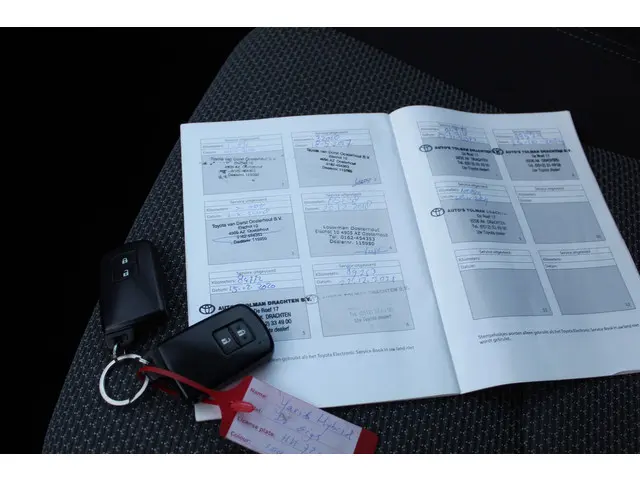 Toyota Yaris 1.5 Hybrid Trend 2015 Hybride Benzine 26