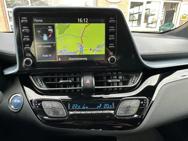 Toyota C-HR 1.8 Hybrid Executive 2022 Hybride Benzine 12