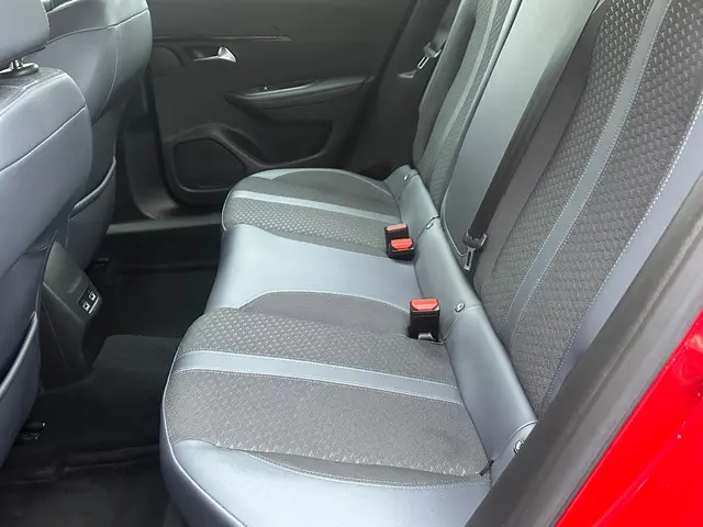 Peugeot 2008 1.2 PureTech Allure 2020 Benzine 19