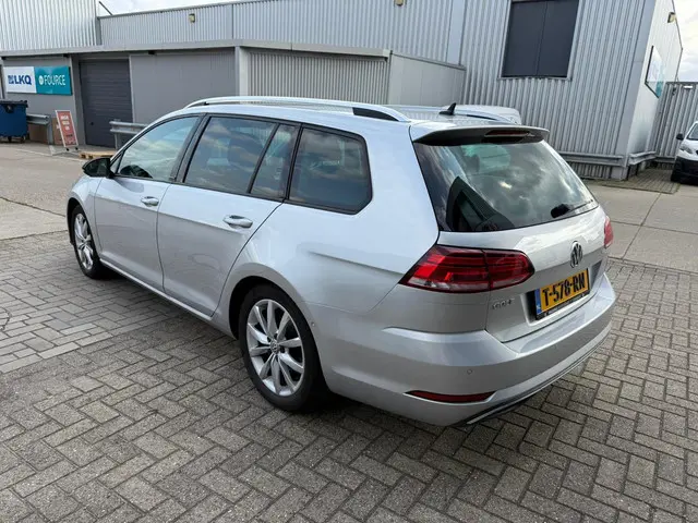 Volkswagen Golf Variant 1.0 TSI Highline 2019 Benzine 3