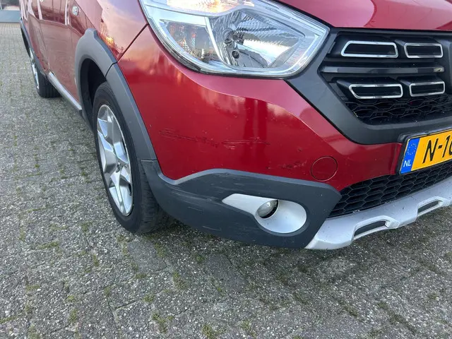 Dacia Lodgy 1.3 TCe Stepway 7p 2022 Benzine 4