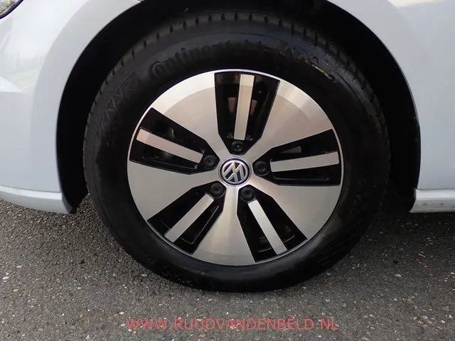 Volkswagen e-Golf 35,8KWH 94%SOH 2017 Elektrisch 26