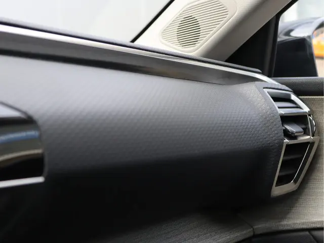 Citroën C5 X 1.6 PureTech Business Plus 2022 Benzine 66