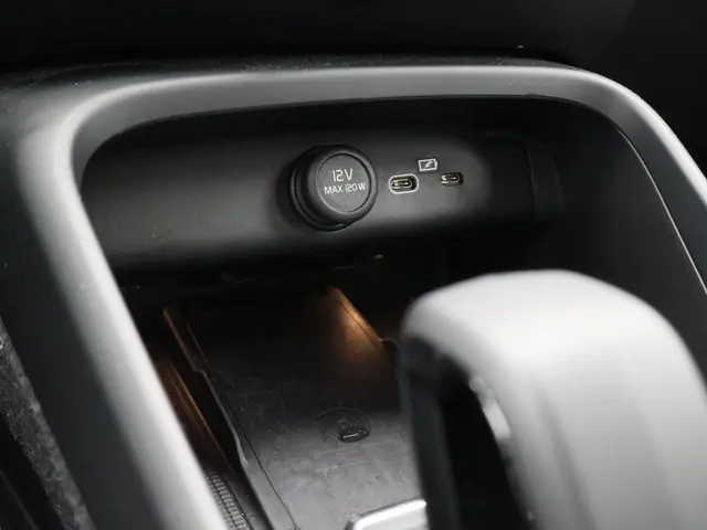 Volvo XC40 2.0 B4 Plus Dark 2024 Benzine 18