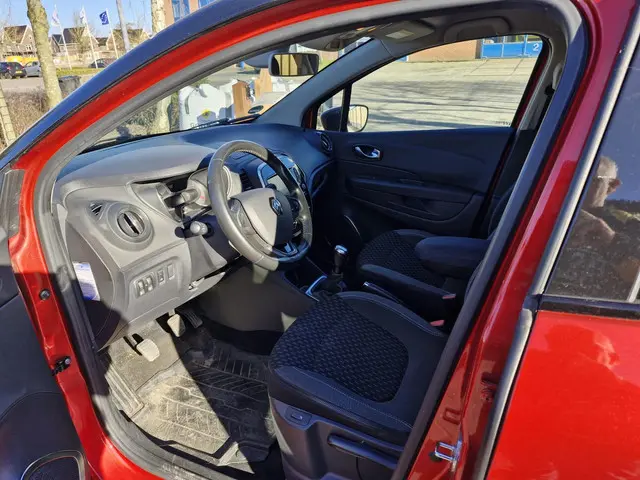 Renault Captur 0.9 TCe Bose 2018 Benzine 18