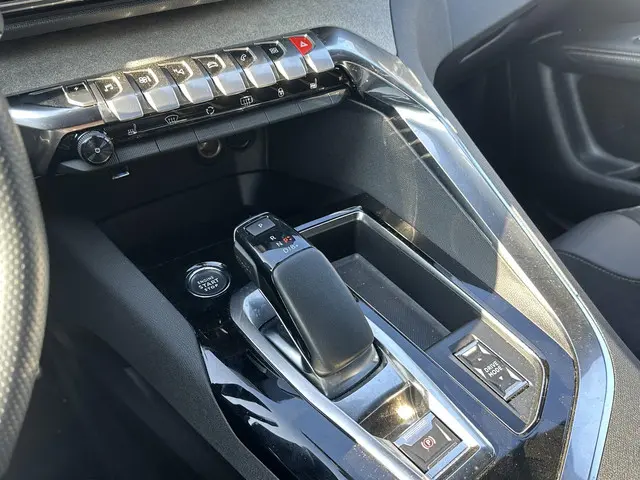 Peugeot 3008 1.6 HYbrid 225 GT 2023 Hybride Benzine 26