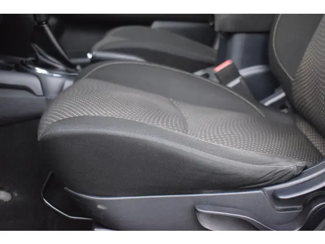 Mitsubishi ASX 1.6 Cleartec Intense 2016 Benzine 20