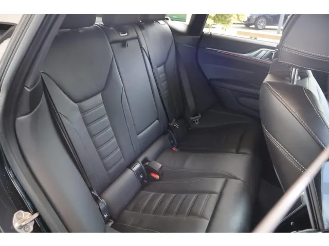 BMW i4 eDrive40 High Executive 84 kWh 2022 Elektrisch 8