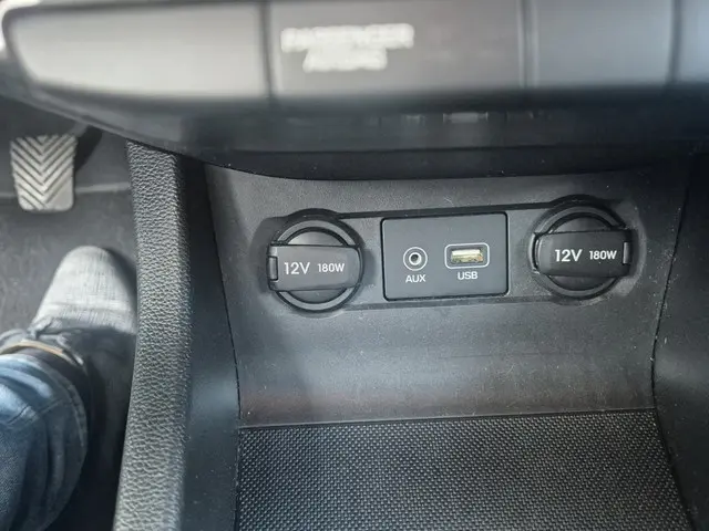 Hyundai i20 1.2 HP i-Motion Comfort 2015 Benzine 8