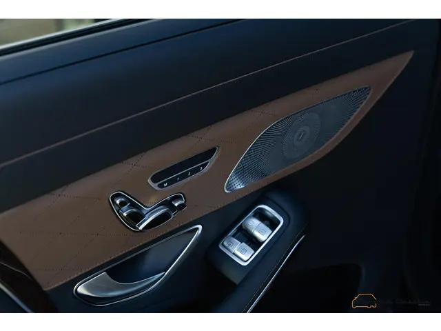 Mercedes-Benz S-Klasse 500 Maybach 2015 Benzine 59
