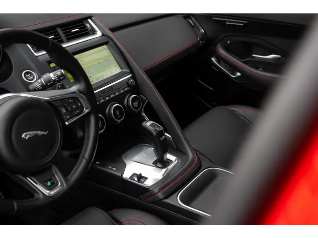 Jaguar E-PACE 2.0 P250 AWD First Edition 2018 Benzine 17