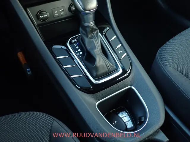 Hyundai IONIQ 1.6 GDi 2018 Hybride Benzine 20